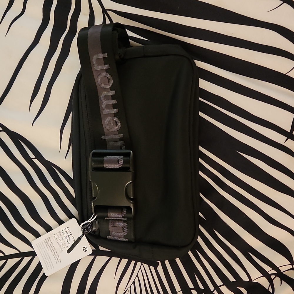 Lululemon Everywhere Belt Bag 1L